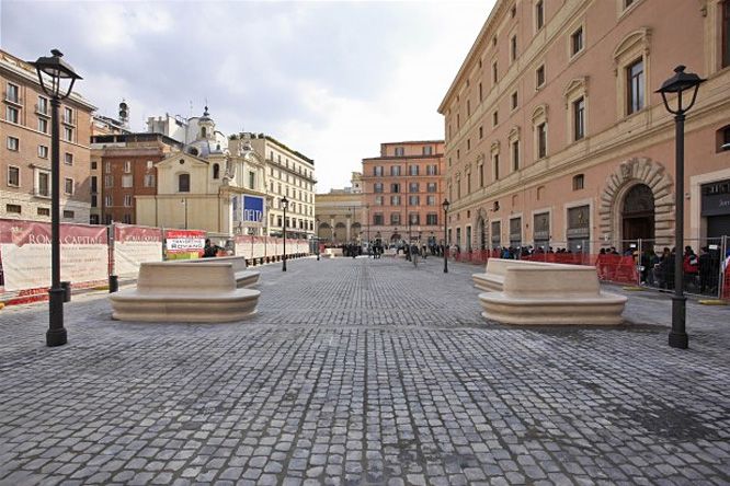 wpid-11074_NuovapiazzaSanSilvestroroma.jpg