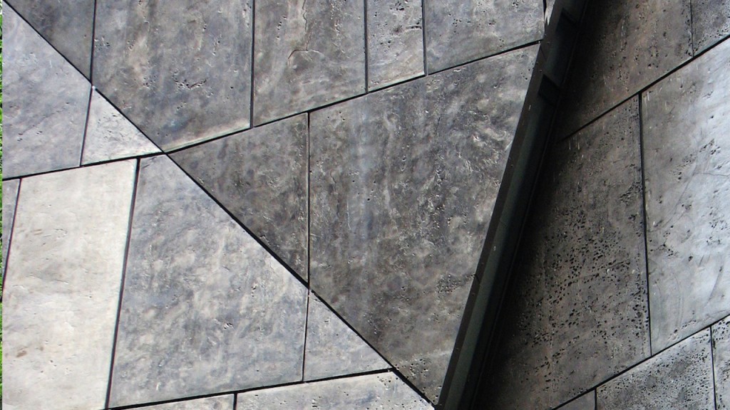 Un dettaglio di facciata in Tombasil (Museo del Folklore Americano, New York, Tod Williams + Billie Tsien Architects, 2001)