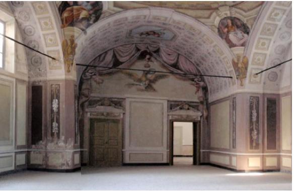 Esempio di superficie voltata con incatenamento. In merito alla coperture, le tecnologie ricorrenti sono quella lignea e quella costituita da tralicci in acciaio