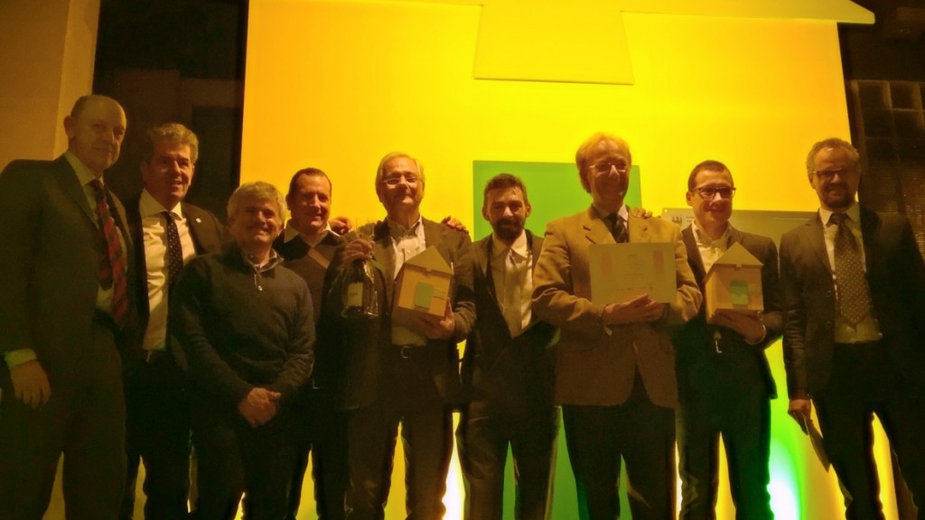 Il team BlackBox sul palco, insieme ai rappresentanti della giuria Klimahouse, la sera della premiazione