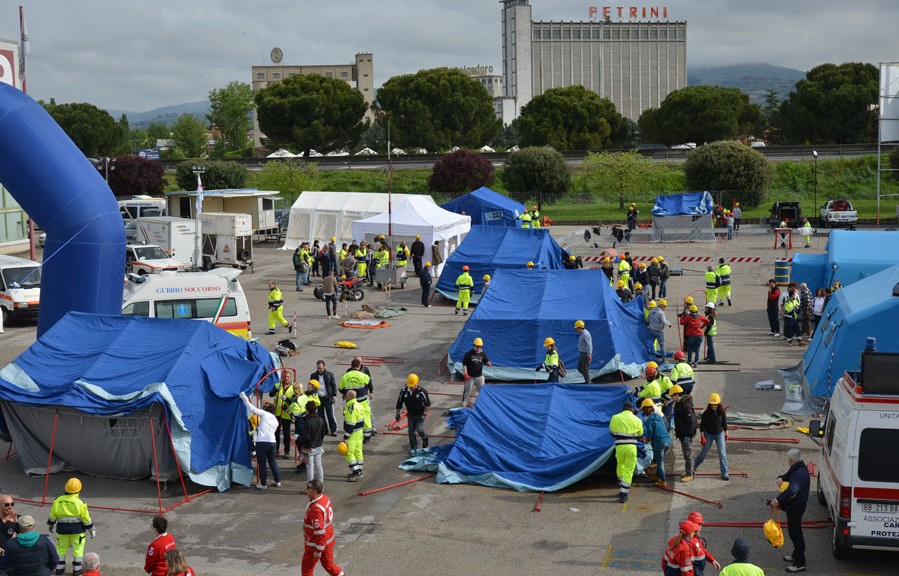 L'area esterna per la gestione delle emergenze allestita all'edizione 2014 di Expo Emergenze