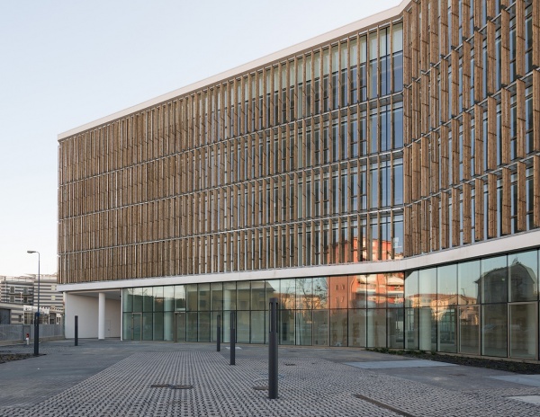 I brise-soleil di Green Place a Milano, studio Goring & Straja (foto: Stefano Gusmeroli)
