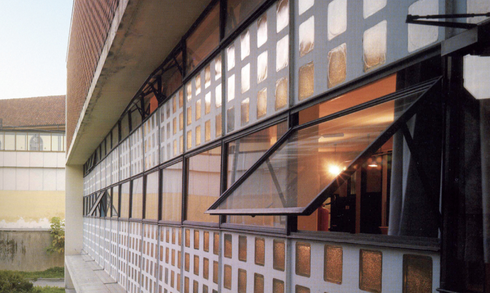 Vetrocemento e serramenti in ferro finestra dopo il restauro. I. Gardella, Dispensario antitubercolare, Alessandria, 1936-38 (Foto I. Gardella)