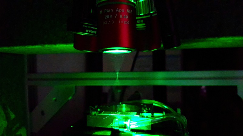 Particolare del sistema laser di fabbricazione dei circuiti in diamante