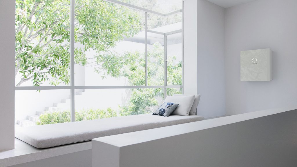 sonnenBatterie_8_2_side_white_wod_window ledge