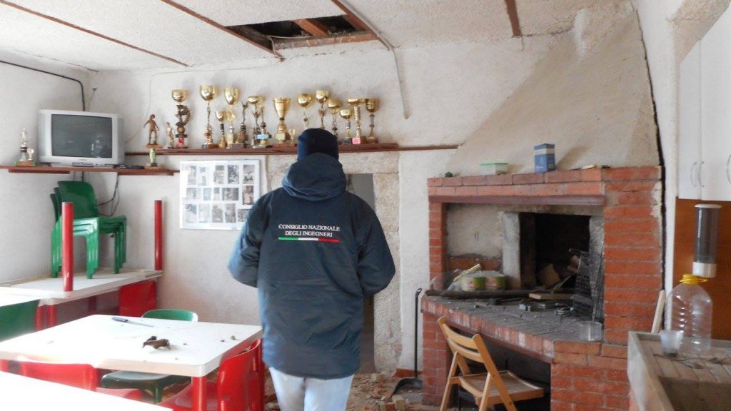 Attività di rilievo sui territori colpiti dal sisma (Fonte foto: pagina Facebook Safety Engineering di Ravasio Manuel)