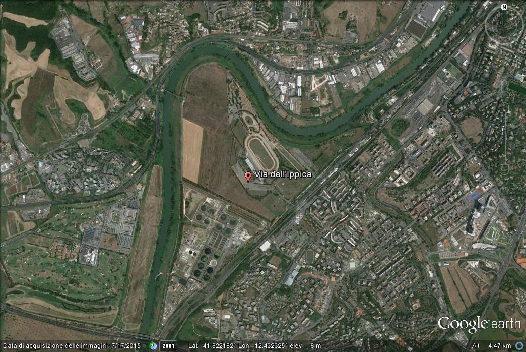 Immagine satellitare del meandro di Tor di Valle, limitato a nord dalla Autostrada per Fiumicino e a sud dalla Via Ostiense e dalla Via del Mare. Al centro del meandro si nota l’ippodromo di Tor di Valle. Nell’angolo sud-ovest si nota la zona triangolare dell‘impianto di depurazione di Roma Sud, limitato dal drizzagno di Spinaceto. Si intravede la porzione settentrionale del meandro abbandonato di Spinaceto. Nella porzione destra dell’immagine si nota il Fosso di Vallerano, affluente di sinistra del Tevere; questo torrente nel tratto della foce fa parte integrante dell’area in esame.