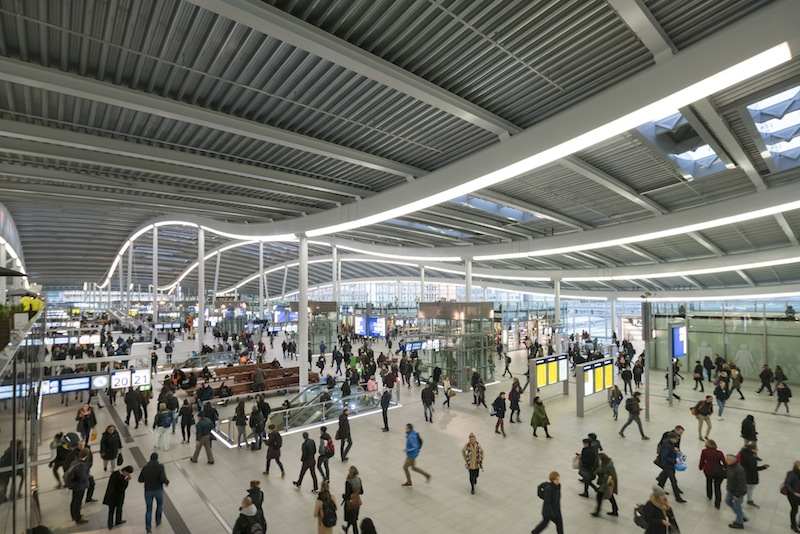 Il flusso di viaggiatori all’interno della stazione è pari a 200.000 persone al giorno, con la prospettiva di raggiungere il numero di 360.000 entro il 2030 © Jannes Linders
