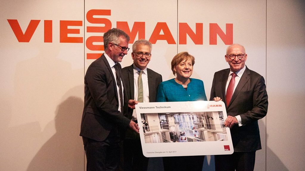 Un'immagine della cerimonia d'inaugurazione, con la Cancelliera angela Merkel (fonte Facebook)