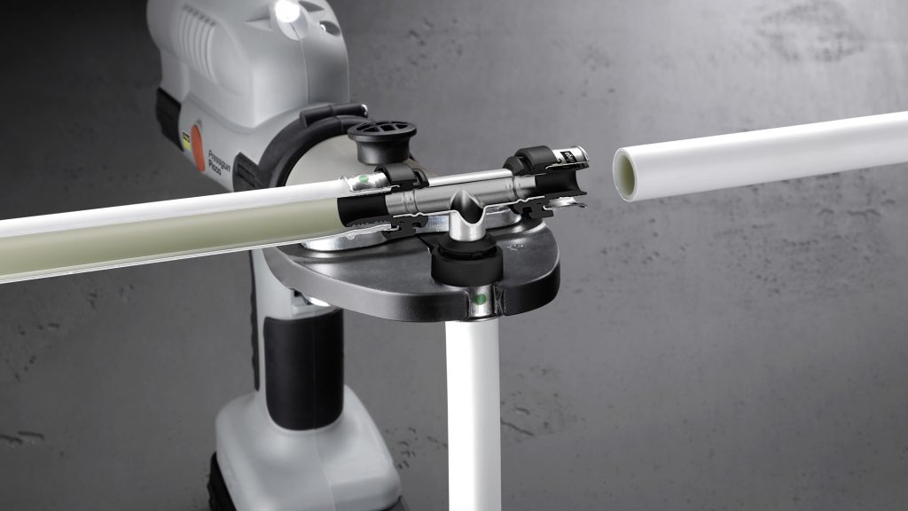I raccordi a pressare Viega Smartpress per tubi multistrato sono di acciaio inossidabile o bronzo. Rispetto ai raccordi comunemente in commercio vantano una geometria ottimizzata per favorire il flusso e non necessitano di o-Ring. (Foto: Viega)