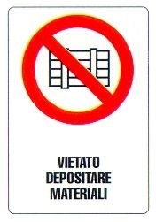 Divieto di deposito materiali