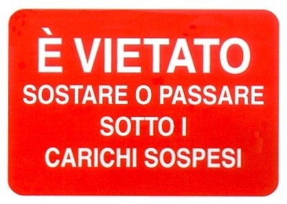 Divieto di passaggio sotto carichi sospesi