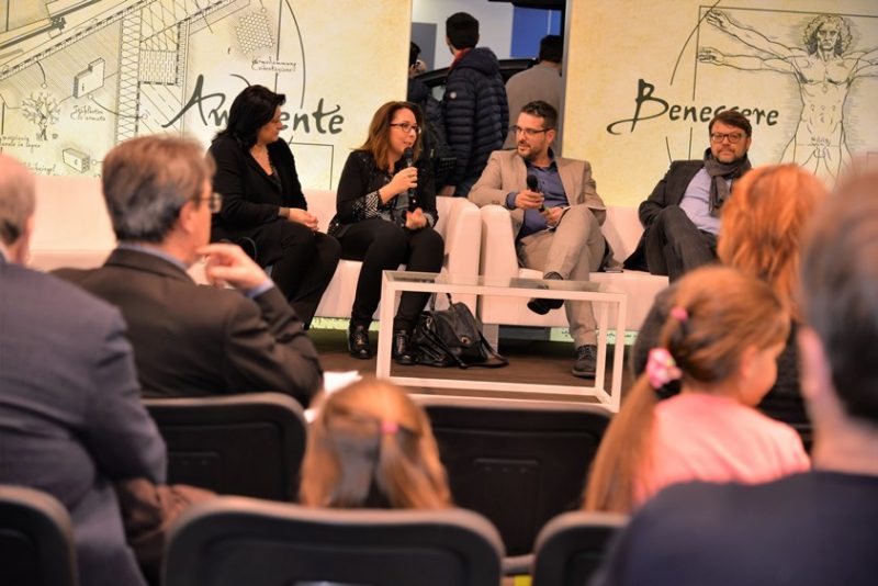 Presentazione del Network 3.0 a Klimahouse 2018. Nella foto, da sinistra: la responsabile del settore tecnico, Giovanna Lisi; il vice-presidente del Network Verona Cristina Martinuzzi;
il moderatore, responsabile della formazione e dei Network all’interno dell’Agenzia, Ivano Talmon.
il direttore tecnico dell’Agenzia CasaClima, Ulrich Klammsteiner.