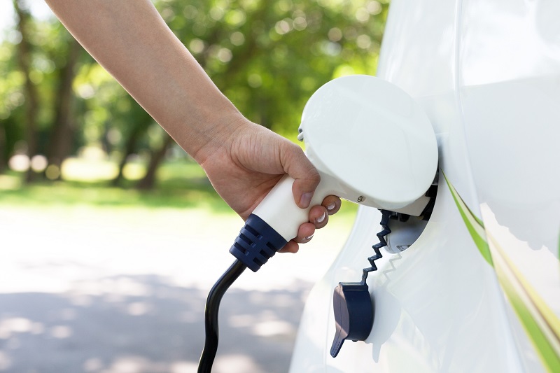 Dove e come installare le colonnine elettriche: le nuove regole della normativa in Italia