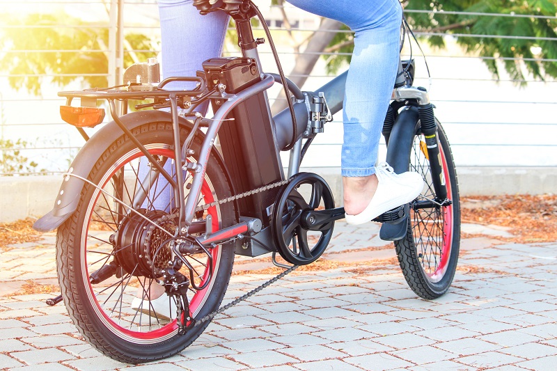 Assicurare l'e-bike: la proposta di direttiva UE che fa discutere
