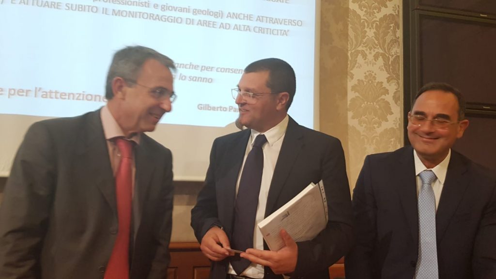 Ministro dell'Ambiente, Sergio Costa insieme ai geologi Antonello Fiore e Vincent Ottaviani