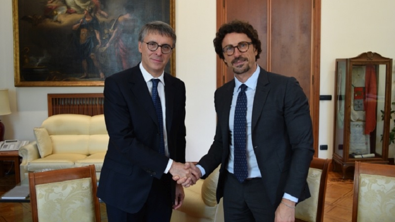 Il presidente dell'Anac Raffaele Cantone e il Ministro per le Infrastrutture e Trasporti Danilo Toninelli (Fonte mit.gov.it)