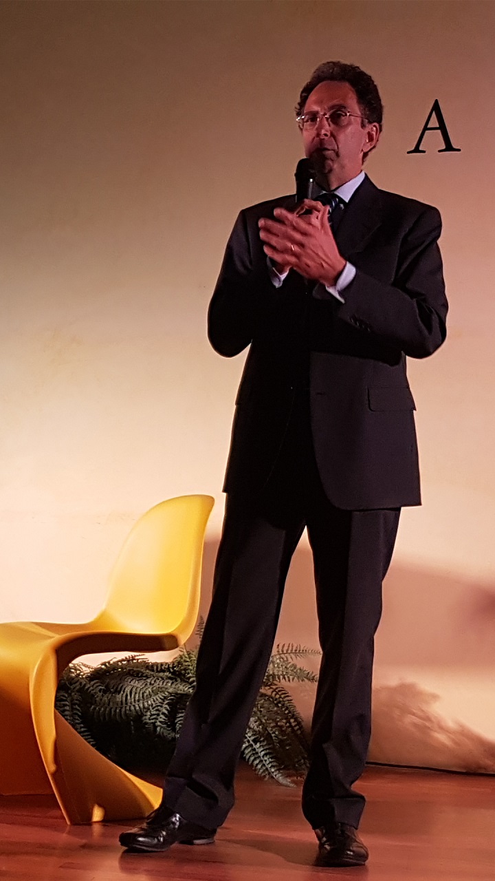 L'Ing. Roberto Calliari, Presidente del Network CasaClima Verona, in occasione del CasaClima Tour a Soave