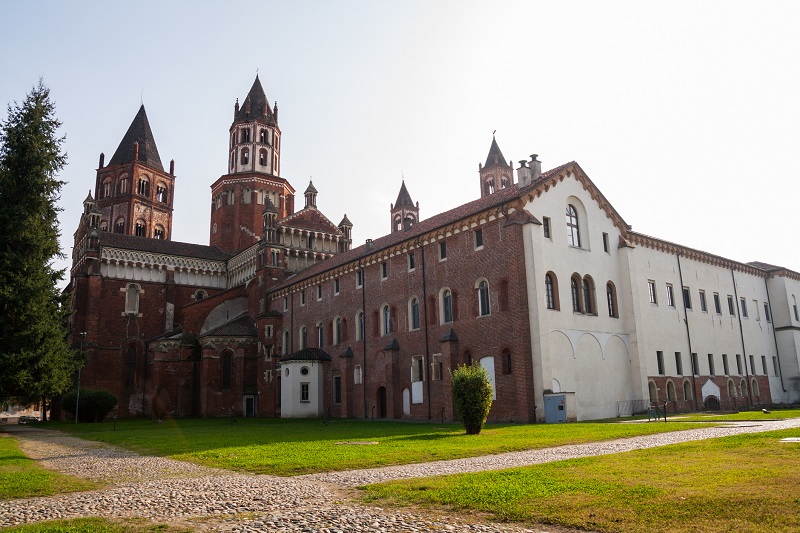 La Basilica di Sant'Andrea, uno dei primi esempi di cattedrale realizzata in gotico in Italia